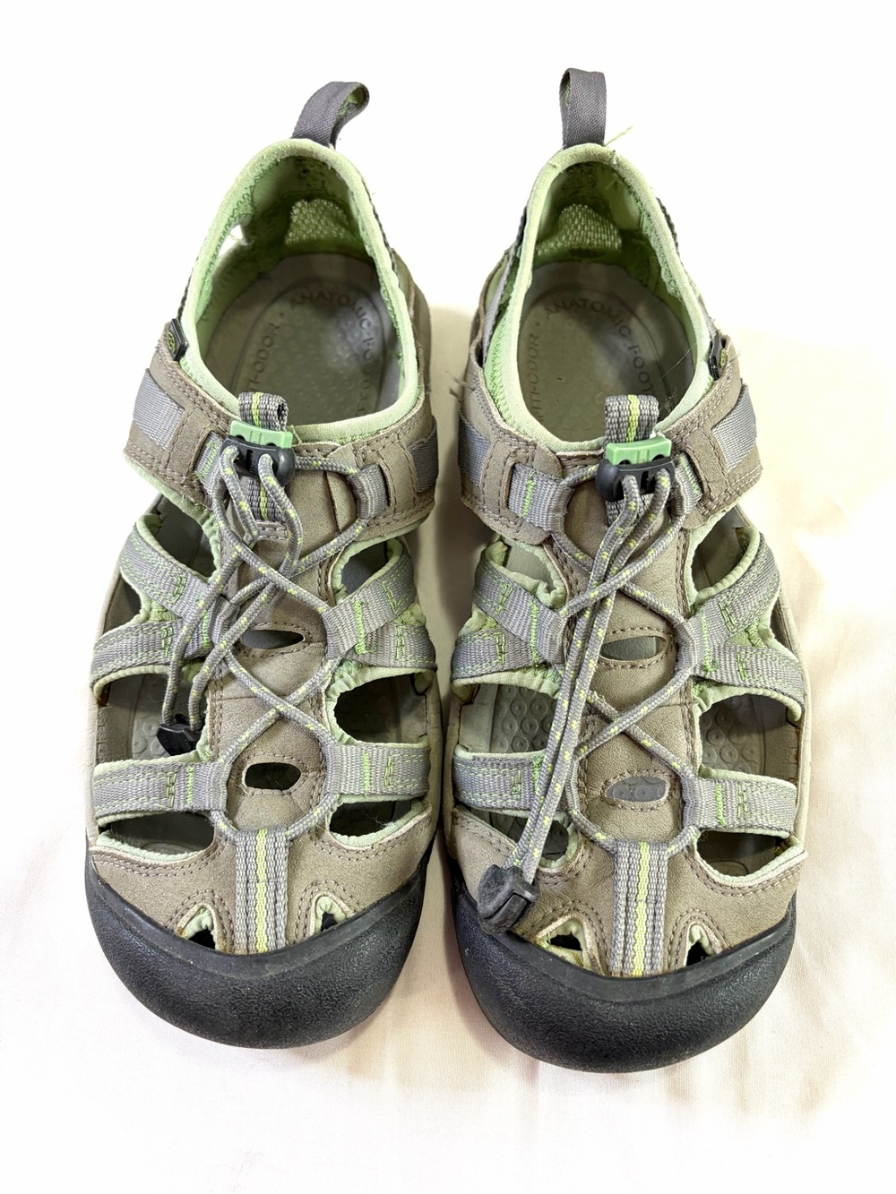 Keen women’s Olive Green Gray Closed-Toe Trail Sandals waterproof sport 9